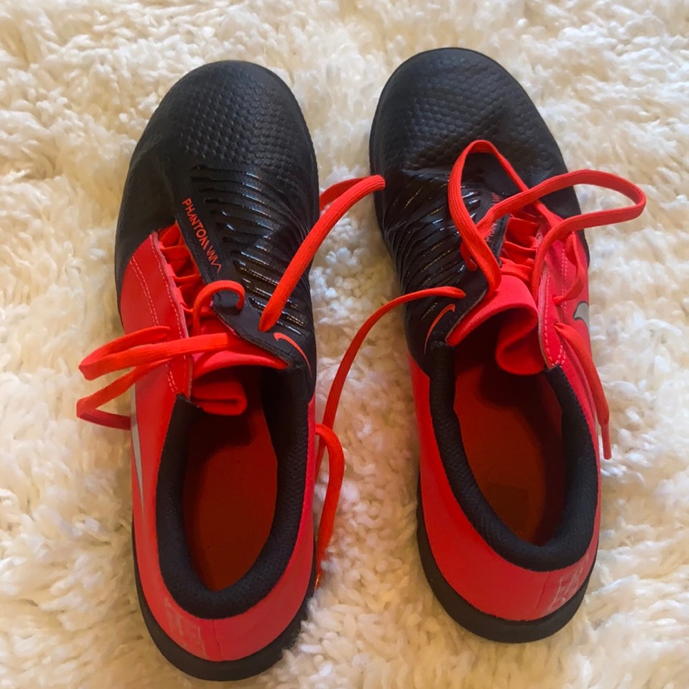 SIZE 7 WOMENS MUITI PURPOSE SHOES